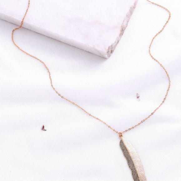 GOLD FEATHER PENDANT NECKLACE - Picture 2 of 3